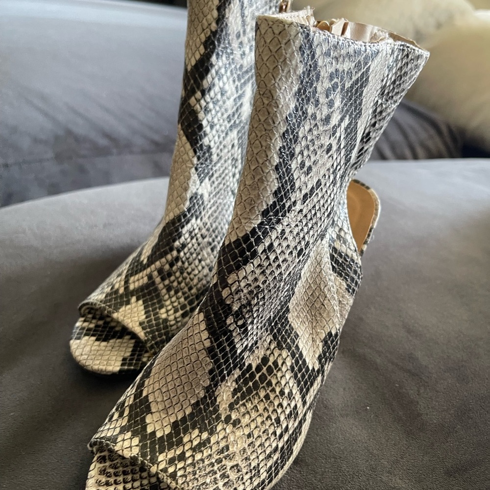 Bamboo Open Front Open Back Booties Size 7 - image 8